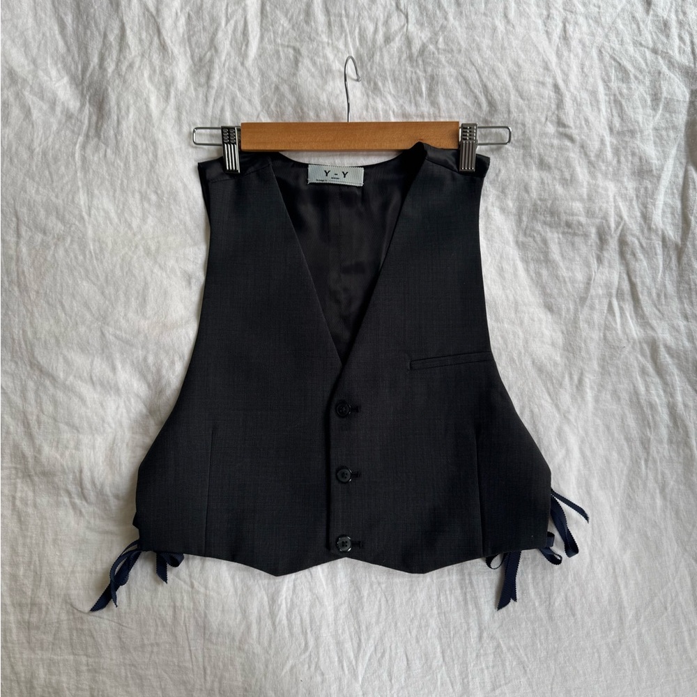 Y-Y Cropped Tailored Vest